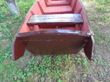Старая лодка для садового декора, фото №6
