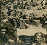 Белое движение, 1919 г. Офицеры и солдаты возле поезда., фото №8