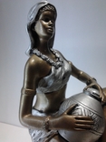 Африканка с кувшином (статуетка), фото №5