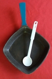Чугунная сковорода.Термолопатка Leifheit, фото №2