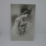 Открытка Девушка с лилиями, фото №2