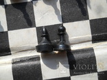 Маленькие шахматы на магните на неродной немагнитной доске (16х16 см.) не полный комплект, фото №3