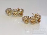 Золотые серьги-гвоздики-сердечки с бриллиантами, фото №3