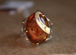 Серебряное кольцо с янтарем и золотом, фото №2