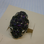 Кольцо с камнями аметистового цвета. Новое, фото №3