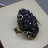 Кольцо с камнями аметистового цвета. Новое, фото №2
