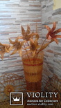 Большая ваза с цветами и панно плетеные из лозы, фото №3