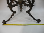 Старинный подставной Чугунный столик с Грифонами ( Европа 19 век ), фото №13