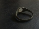 Кольцо-перстень с белой круглой вставкой, фото №5