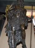 Воин бронзовый, 70 см.,(с камнем)(камень - 5 см) подписной, 17 кг, фото №6
