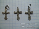 Три маленьких серебряных крестика., фото №2