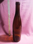 Старая винная бутылка коричневого стекла, фото №2