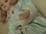 Фарфоровая кукла девочка с зонтиком в голубом платье 40 см, фото №8