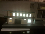 Железнодорожный двухэтажный вокзал с подсветкой в масштабе НО  1:87, фото №12