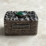 Серебряная шкатулка таблетница с камнем, фото №6