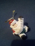 Елочная игрушка Дед Мороз, играющий на гармошке, фото №2