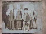 Фото старое,женщины в нарядах  с гармонистом, фото №8