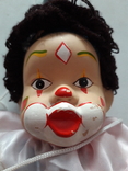Клоун в блестящей одежде, фото №2