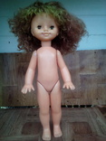 Давняя пластмассовая кукла на резинках паричковая.  53 см., фото №2