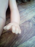 Давняя пластмассовая кукла на резинках паричковая.  53 см., фото №7