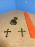 Маленький подсвечник и пара накладных крестов, фото №3