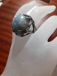 Серебряное черненое кольцо со сростком изумруда и александрита Урал, фото №3