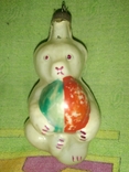 Ёлочная игрушка мишка с мячиком, фото №2