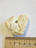 Цікавий камінь з наскрізним отвором ( амулет, неоліт?), фото №3