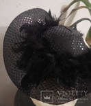 Чёрная шляпка с перьями, фото №8