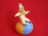 Девочка-клоунесса на шаре. Довоенная игрушка., фото №4