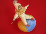 Девочка-клоунесса на шаре. Довоенная игрушка., фото №6