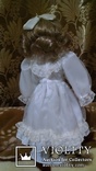 Фарфоровая кукла с этикеткой + подставка, фото №3
