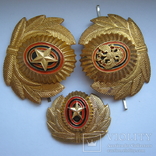 Russia three similar military cap badges: small wreath, normal wreath an two headed eagle, фото №2
