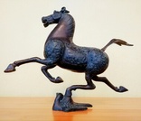 Статуя: Кінь на соколі. Стиль дінастії Хань, фото №4