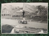 Мотоцикл.Военный с флагом.Атлеты.Стадион., фото №2