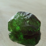 Ясный кристалл тсоворита глубоко зелёного цвета 3.06ст 9.2х6.3х5.1мм, фото №3