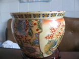 Китайська ваза на деревяній підставці, фото №3