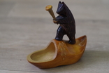 Статуэтка медведь с дубинкой на ботинке СССР, фото №2