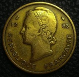 Западная Африка 25 франков 1956 год, фото №3