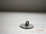 Китайская пуговица империи Цин. Сюжет  две рыбы (символ счастья).  Диаметр 15 мм, фото №5