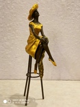 Бронзовая статуэтка "Дама на стуле. В золоте." - бронза или латунь., фото №4