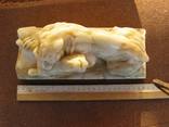 Мраморная скульптурная композиция (преспапье) львици и лань, фото №4