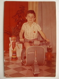 Мальчик на детском мотороллере "Крошка", фото №2