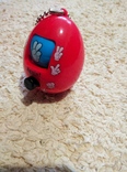 Интересная игрушка. Яйцо брелок. Камень ножницы бумага. УЕФА, фото №9