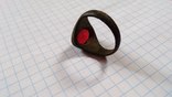 Перстень-кільце з червоною вставкою, фото №2
