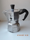 Итальянская гейзерная кофеварка Bialetti "Moka Express". Оригинал. Новая, фото №2