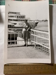 Женщина на фоне лайнера, фото №2