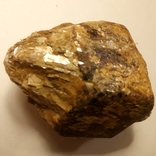 Красивый тяжёлый кристалл обросший золотистым чешуйками, фото №5