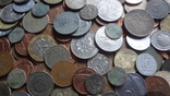 Большая Гора иностранных монет без наших. 357 штук, фото №3