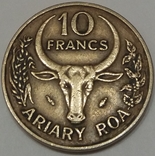 Мадагаскар 10 франків, 1981, фото №2